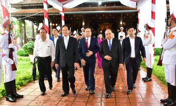 Lãnh đạo Đảng, Nhà nước dâng hương tưởng niệm Đại tướng Lê Đức Anh tại Nhà văn hóa Chủ tịch nước Lê Đức Anh ở xã Lộc An, huyện Phú Lộc, tỉnh TT-Huế.