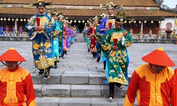 Tái hiện lễ Nguyên đán dưới thời nhà Nguyễn theo hình thức sân khấu hóa.