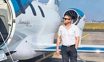 Máy bay ở Ấn Độ gặp tai nạn nên hư hỏng, các nhà quản lý bắt cơ trưởng phải đền tiền