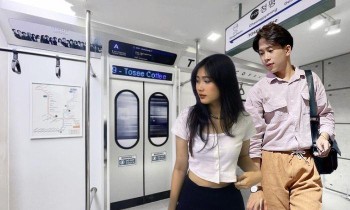 Gen Z rần rần check-in tàu điện ngầm mini tại TP.HCM, các "tín đồ sống ảo" đã thử chưa?
