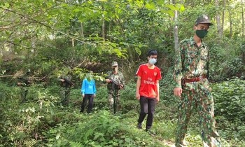 Khởi tố đối tượng đến tâm dịch Bắc Ninh đón người, tổ chức vượt biên sang Trung Quốc