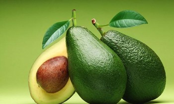 Quả bơ ngon, bổ nhưng lưu ý kẻo đau bụng, tổn thương gan nếu ăn không đúng cách