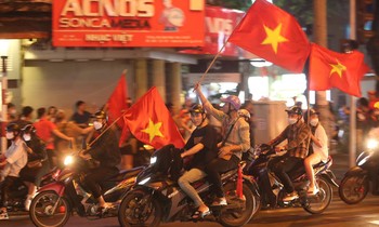 U23 Việt Nam vô địch, Hà Nội rợp màu cờ và tràn ngập niềm vui