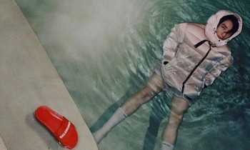Sơn Tùng M-TP tiếp tục đăng ảnh "lạc trôi" lúc nửa đêm, liệu có phải "hint" MV mới?