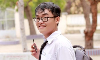 Tân Thủ khoa ĐH KHXH&NV TP.HCM chia sẻ bí kíp học Văn: Không học nhiều thầy cô vì dễ loạn
