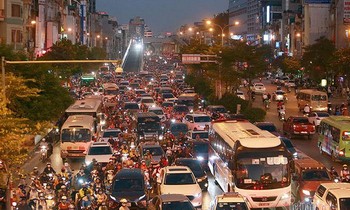 Thu phí ô tô để giảm ùn tắc ở Hà Nội: Những góc nhìn trái chiều