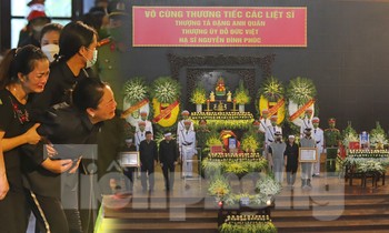 Mẹ ơi, xin hãy lau nước mắt để tiễn con đi!