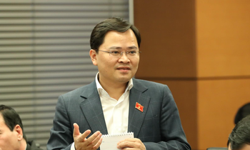 Đại biểu Quốc hội, Bí thư thứ nhất T.Ư Đoàn Nguyễn Anh Tuấn tại phiên thảo luận. Ảnh: Như Ý
