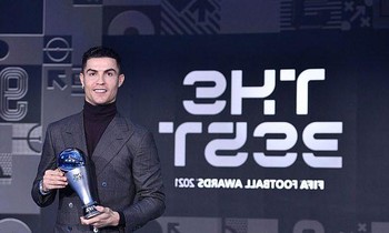 Ronaldo nhận giải thưởng 'Đặc biệt' của FIFA