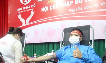 Nhiều đoàn viên ở tỉnh Bắc Giang tích cực hiến máu và vận động người dân tham gia Chủ nhật Đỏ