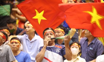 Người dân làng Do Nha đã làm bùng nổ Nhà thi đấu tỉnh Bắc Ninh