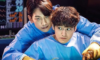 Ghost Doctor tập 4: Kim Bum phản ứng đầy bất ngờ khi phát hiện "hồn ma" Bi Rain bên cạnh