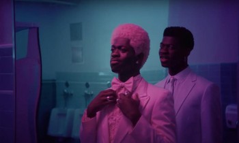 Lil Nas X hóa "thiên thần hộ mệnh" dẫn lối phiên bản quá khứ của mình vượt qua tăm tối