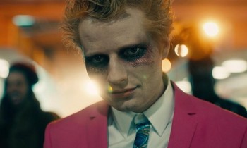 Ed Sheeran hóa ma cà rồng trong MV "Bad Habits", kỷ nguyên "Chạng vạng" đang trở lại?