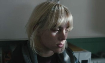 Billie Eilish chia tay rồi vẫn còn vấn vương người cũ trong MV "Male Fantasy"