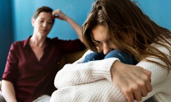 Con cái tuổi dậy thì chẳng bao giờ nói là mình bị trầm cảm, nhưng đây là những “manh mối”