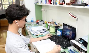 Nhà trường được tự tổ chức dạy học trực tuyến, điều kiện thế nào?