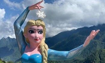 Sau tượng Nữ thần tự do, xuất hiện Nữ hoàng băng giá Elsa "hô mưa, gọi gió" trên núi Sa Pa