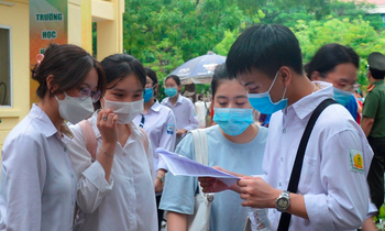 Số lượng thí sinh điều chỉnh nguyện vọng tăng vọt: Dự báo điểm chuẩn ĐH biến động thế nào?