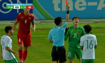 Tình huống khiến Văn Chuẩn nhận thẻ đỏ, Nhâm Mạnh Dũng thành thủ môn bất đắc dĩ