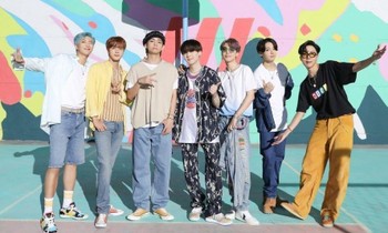 Chỉ vừa mới phát hành bản remix của “Dynamite”, Big Hit lại bị một bộ phận ARMY chỉ trích