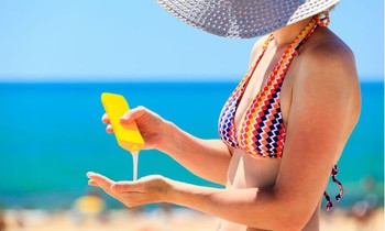 Ai cũng biết dùng kem chống nắng là BẮT BUỘC nhưng chọn loại nào, dùng thế nào mới đúng?