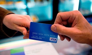Thẻ thanh toán “vạn năng”: Phụ kiện mới không thể thiếu của giới trẻ thế giới