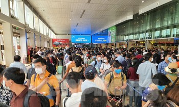 Điều tiết tăng chuyến bay đêm để giảm ùn tắc sân bay giáp Tết