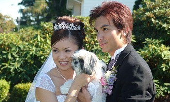 Bức ảnh hiếm hoi của Mạnh Quỳnh và vợ trong ngày cưới. 