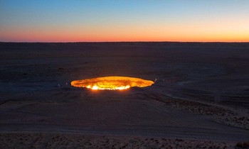 Tổng thống Turkmenistan yêu cầu đóng 'Cổng địa ngục' đã bốc cháy suốt 50 năm