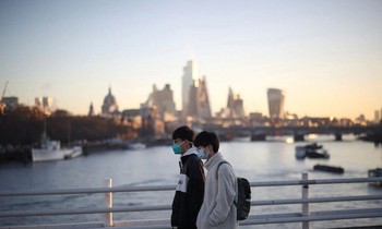 Anh nâng mức cảnh báo đối với dòng 'tàng hình' của biến thể Omicron