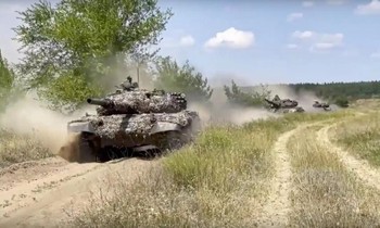 Ukraine nói Nga đang dồn lực lượng xuống phía Nam