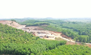 Vụ ‘giam lỏng’ phóng viên ở Quảng Ngãi: Mỏ đất lộ ra hàng loạt sai phạm
