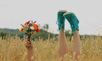 Đừng day dứt với tổn thương trong quá khứ nữa, bởi có lẽ chúng cũng đã quên em từ lâu rồi
