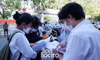 Thủ khoa 30 điểm khối B quyết “giấu facebook”, bạn bè bỏ nhỏ “cực dễ thương và siêu giỏi”