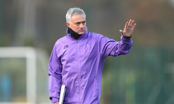 HLV Jose Mourinho.