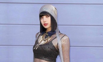 Idol gặp sự cố với pháo hoa thì nhiều, nhưng xử lý tinh tế như Lisa thì chưa từng gặp