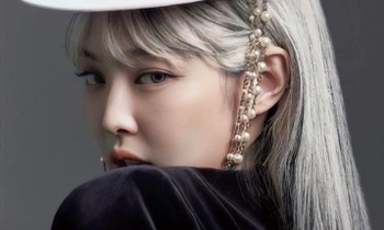 Ngày xưa chạy thục mạng chỉ vì một con bướm, giờ Jennie có thể bế ẵm loài vật đáng sợ này