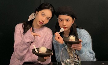 Jisoo vô tình diện đúng mẫu áo len xanh Gucci ồn ào của “mỹ nữ 4000 năm” Cúc Tịnh Y