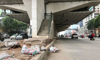 Chậm tiến độ, đường sắt Cát Linh - Hà Đông 'làm khổ' người dân