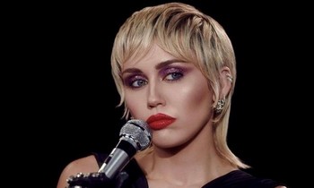 Bật mí những điều ít ai biết về MV “Midnight Sky” từ admin fanpage Miley Cyrus Vietnam