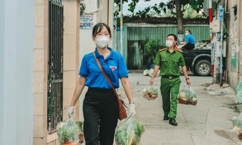 Yêu thương chia lửa với Sài Gòn ngày giãn cách