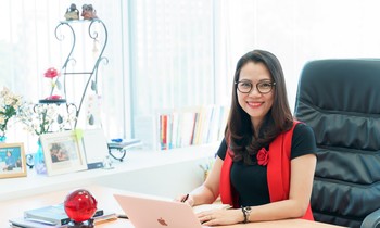 Bà Trần Thúy Trâm Quyên tân Phó hiệu trưởng Trường ĐH Quốc tế Hồng Bàng