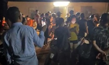 Hàng trăm người dân tiếp tục bao vây công ty thủy sản gây ô nhiễm ở Hải Phòng