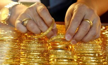 Giá nhẫn tròn trơn lao dốc, giảm hơn nửa triệu đồng/lượng. ảnh minh hoạ