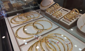 Giá vàng trong nước cao hơn vàng thế giới gần 17 triệu đồng/lượng