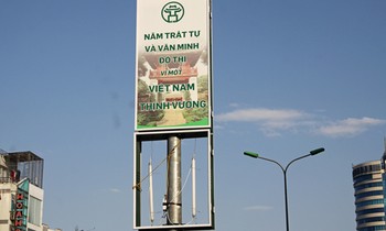 Biển báo trước hầm chui Kim Liên