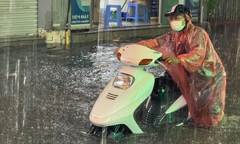 Miền Trung, Tây Nguyên và Nam bộ mưa dông kéo dài