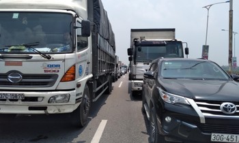 Ùn ứ gần 6 giờ ở chốt kiểm soát dịch trên cao tốc Lạng Sơn- Hà Nội 