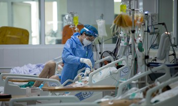 Việt Nam ghi nhận thêm 15.743 bệnh nhân COVID-19, số ca tử vong tiếp tục giảm